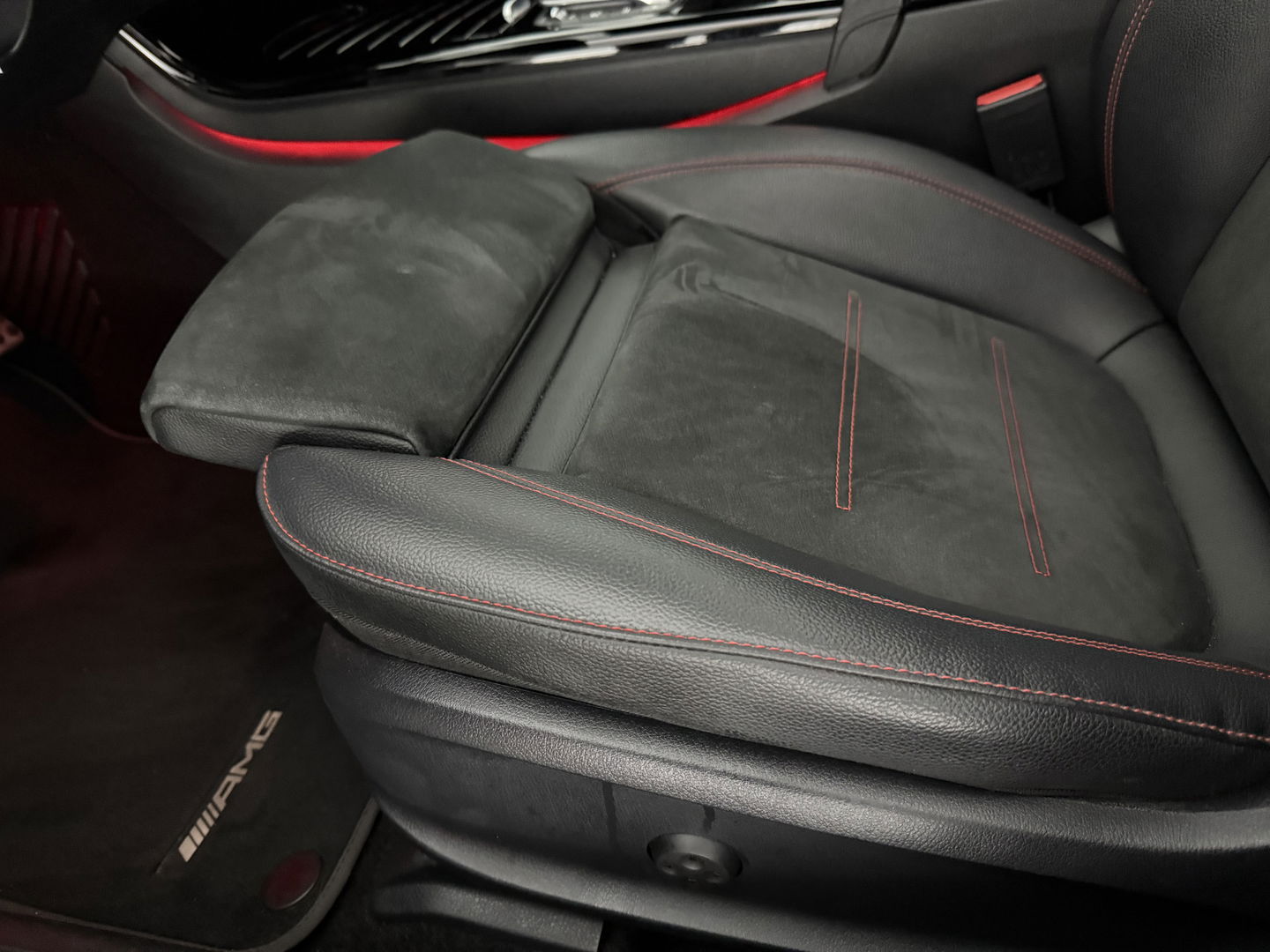 Mercedes-Benz A-Klasse 180 AMG | Pano | Sfeerverl. | Burmester | Camera | Virtual  | LED | Memory l NAP