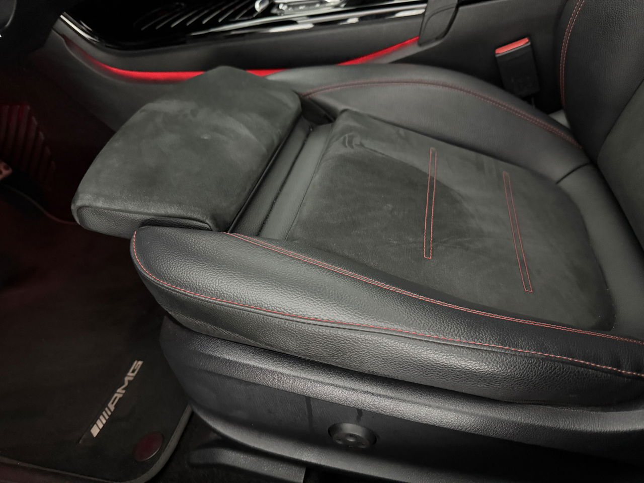Mercedes-Benz A-Klasse 180 AMG | Panoramadak | Sfeerverl. | Burmester | Camera | Virtual Cockpit | LED | Memory seats
