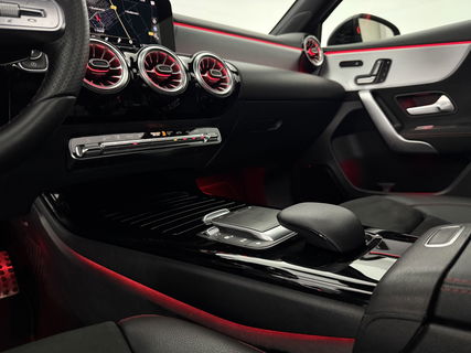 Mercedes-Benz A-Klasse 180 AMG | Panoramadak | Sfeerverl. | Burmester | Camera | Virtual Cockpit | LED | Memory seats