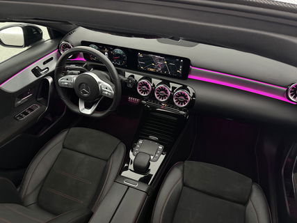 Mercedes-Benz A-Klasse 180 AMG | Panoramadak | Sfeerverl. | Burmester | Camera | Virtual Cockpit | LED | Memory seats