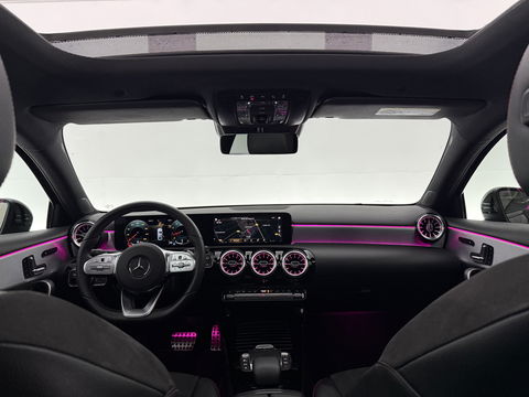 Mercedes-Benz A-Klasse 180 AMG | Pano | Sfeerverl. | Burmester | Camera | Virtual  | LED | Memory l NAP