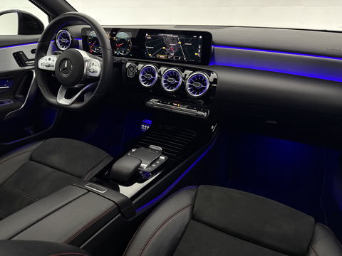 Mercedes-Benz A-Klasse 180 AMG | Pano | Sfeerverl. | Burmester | Camera | Virtual  | LED | Memory l NAP