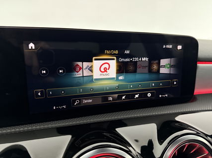 Mercedes-Benz A-Klasse 180 AMG | Panoramadak | Sfeerverl. | Burmester | Camera | Virtual Cockpit | LED | Memory seats