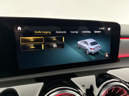 Mercedes-Benz A-Klasse 180 AMG | Panoramadak | Sfeerverl. | Burmester | Camera | Virtual Cockpit | LED | Memory seats