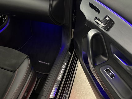 Mercedes-Benz A-Klasse 180 AMG | Panoramadak | Sfeerverl. | Burmester | Camera | Virtual Cockpit | LED | Memory seats