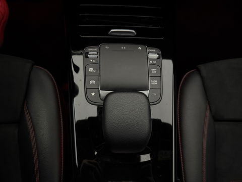Mercedes-Benz A-Klasse 180 AMG | Pano | Sfeerverl. | Burmester | Camera | Virtual  | LED | Memory l NAP