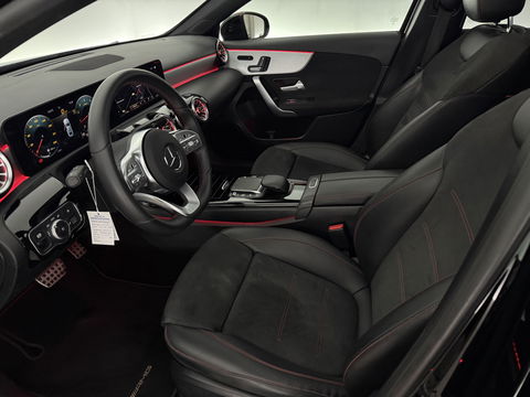 Mercedes-Benz A-Klasse 180 AMG | Pano | Sfeerverl. | Burmester | Camera | Virtual  | LED | Memory l NAP