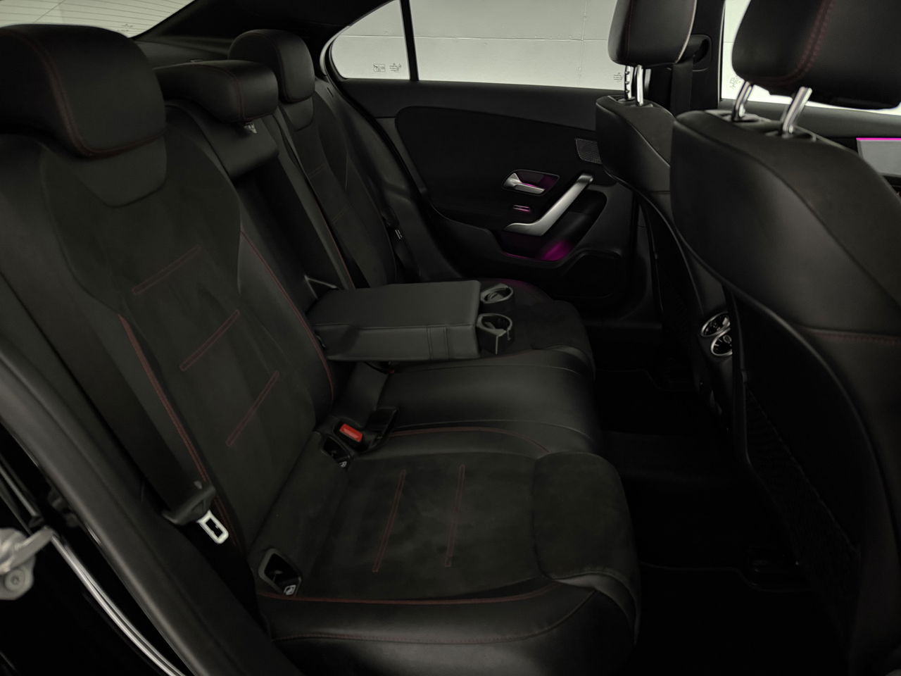 Mercedes-Benz A-Klasse 180 AMG | Panoramadak | Sfeerverl. | Burmester | Camera | Virtual Cockpit | LED | Memory seats