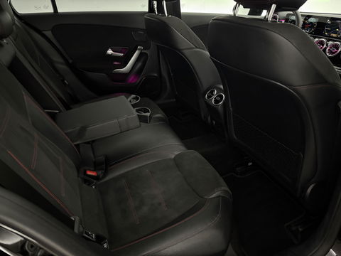 Mercedes-Benz A-Klasse 180 AMG | Pano | Sfeerverl. | Burmester | Camera | Virtual  | LED | Memory l NAP