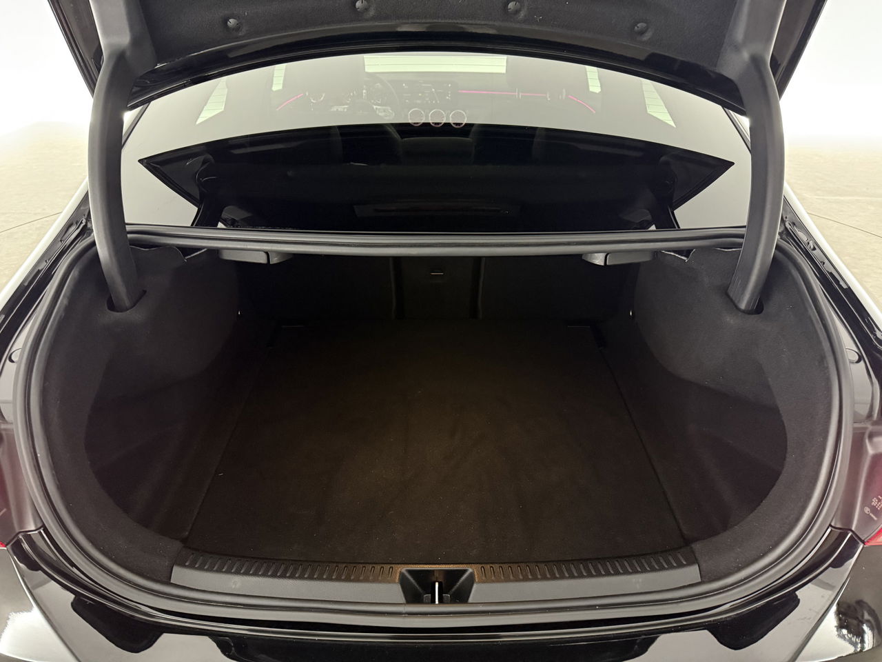 Mercedes-Benz A-Klasse 180 AMG | Panoramadak | Sfeerverl. | Burmester | Camera | Virtual Cockpit | LED | Memory seats