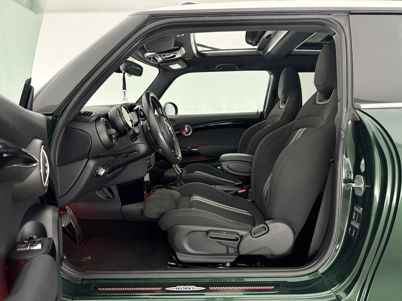 MINI Cooper S 2.0 Cooper S Knightsbridge Edition | 192PK | Panoramadak | Harman/Kardon | Sfeerverl. | LED | Carplay | Parkeersens.