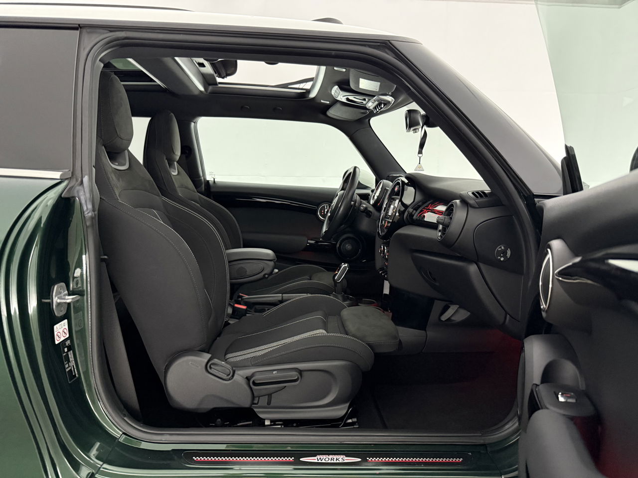 MINI Cooper S 2.0 Cooper S Knightsbridge Edition | 192PK | Panoramadak | Harman/Kardon | Sfeerverl. | LED | Carplay | Parkeersens.