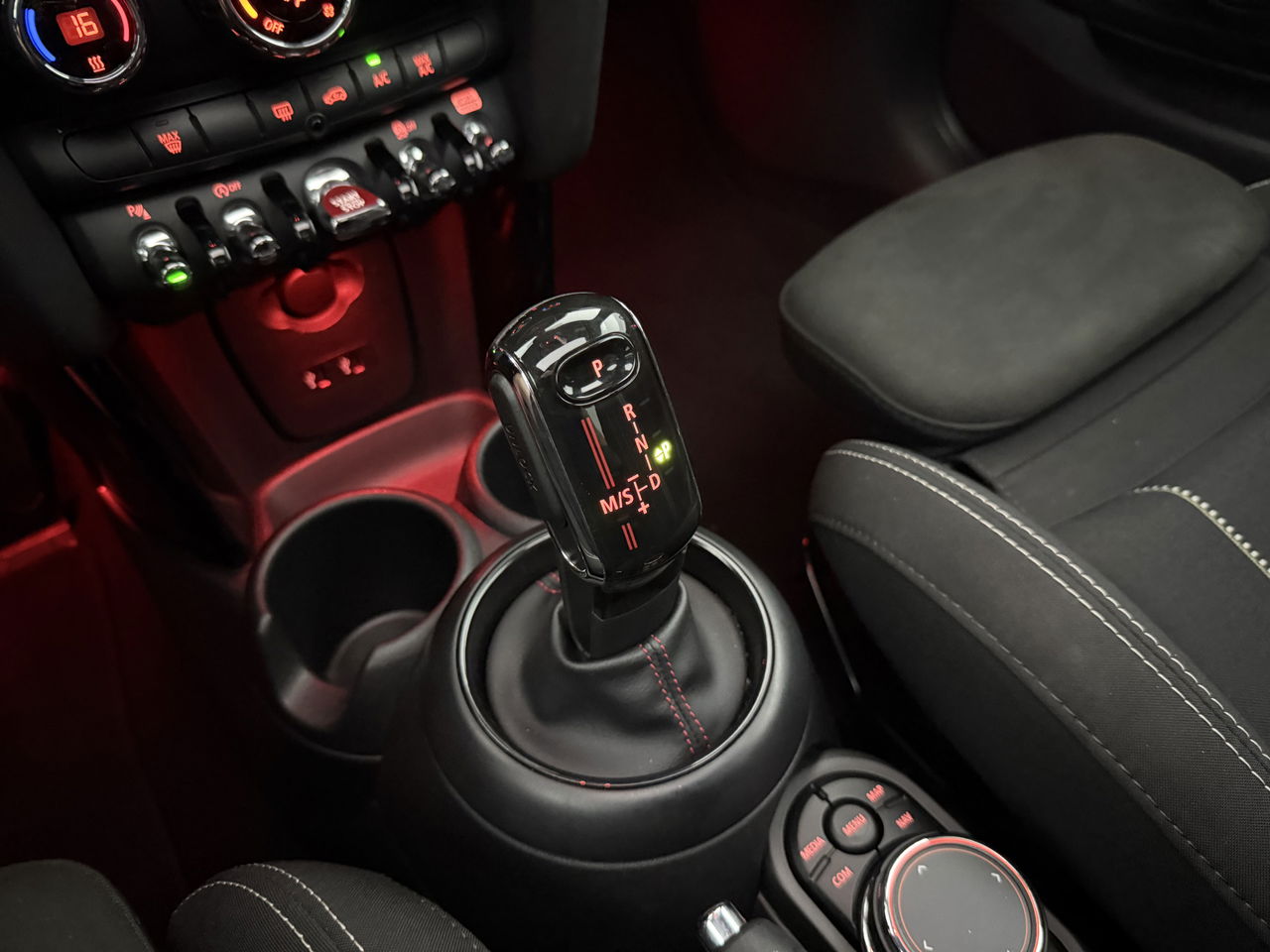 MINI Cooper S 2.0 Cooper S Knightsbridge Edition | 192PK | Panoramadak | Harman/Kardon | Sfeerverl. | LED | Carplay | Parkeersens.