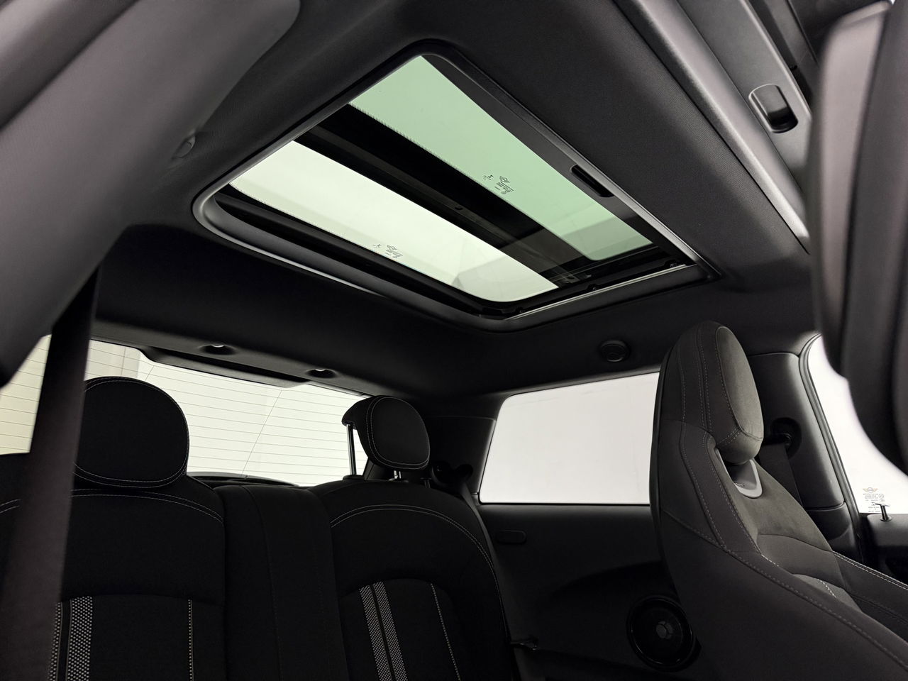 MINI Cooper S 2.0 Cooper S Knightsbridge Edition | 192PK | Panoramadak | Harman/Kardon | Sfeerverl. | LED | Carplay | Parkeersens.