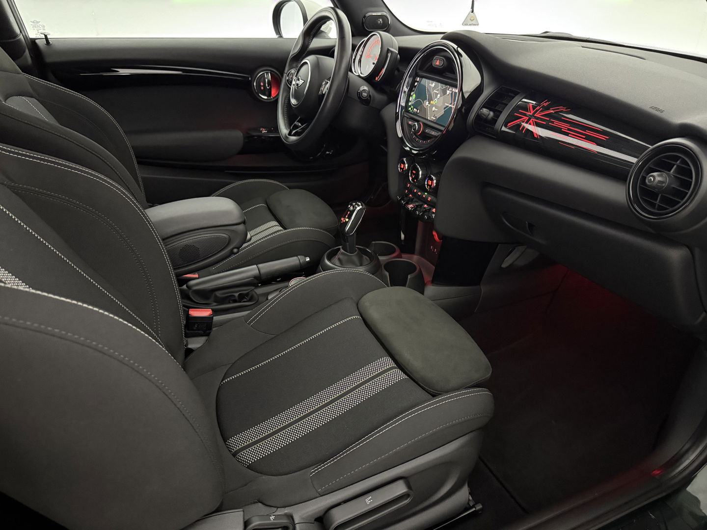 MINI Cooper S 2.0 Cooper S Knightsbridge Edition | 192PK | Pano | H/K | Sfeerverl. | LED | Carplay | Parkeersens.
