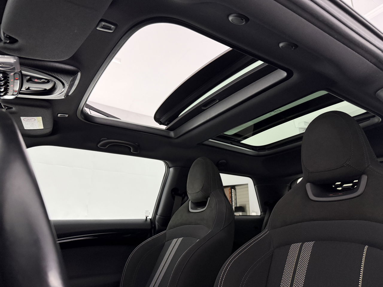 MINI Cooper S 2.0 Cooper S Knightsbridge Edition | 192PK | Panoramadak | Harman/Kardon | Sfeerverl. | LED | Carplay | Parkeersens.