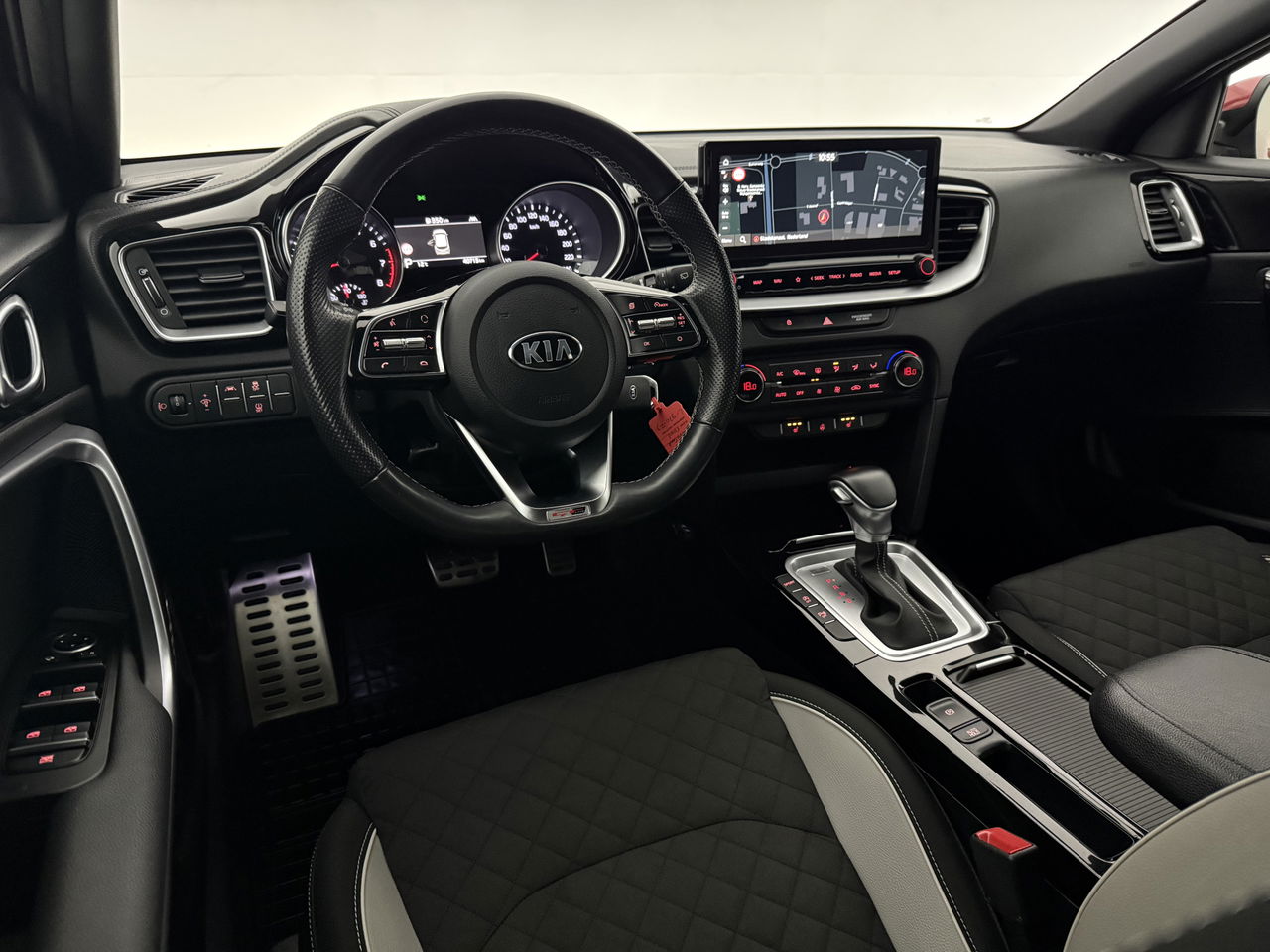 Kia ProCeed 1.4 T-GDI 140PK GT-Line | Camera | LED | Carplay | Virtual Cockpit | Cruisecontrol | Navigatie | Parkeersensoren