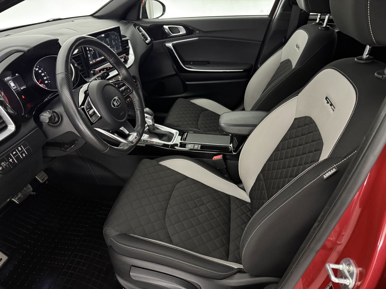 Kia ProCeed 1.4 T-GDI 140PK GT-Line | Camera | LED | Carplay | Virtual Cockpit | Cruisecontrol | Navigatie | Parkeersensoren