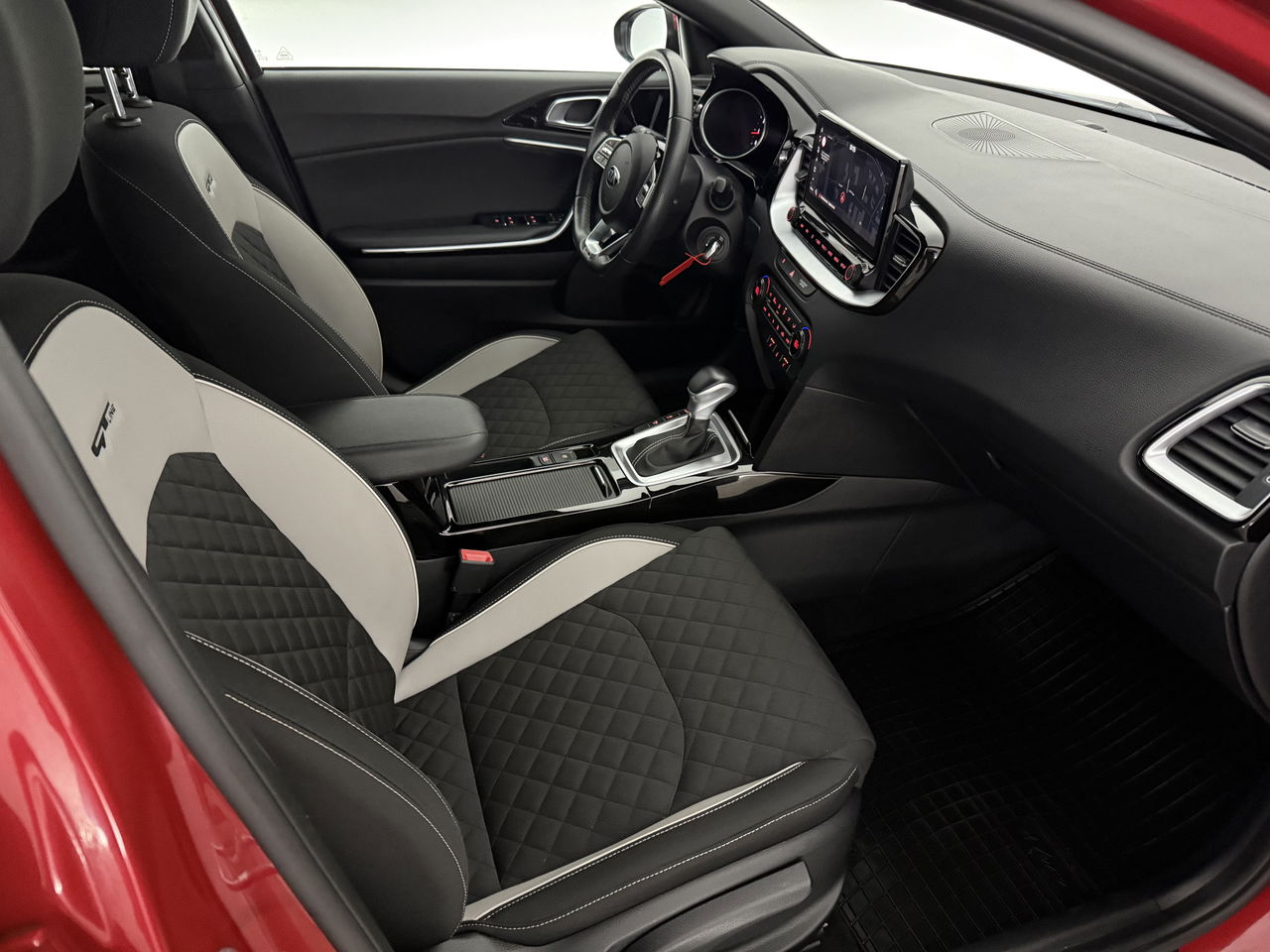Kia ProCeed 1.4 T-GDI 140PK GT-Line | Camera | LED | Carplay | Virtual Cockpit | Cruisecontrol | Navigatie | Parkeersensoren