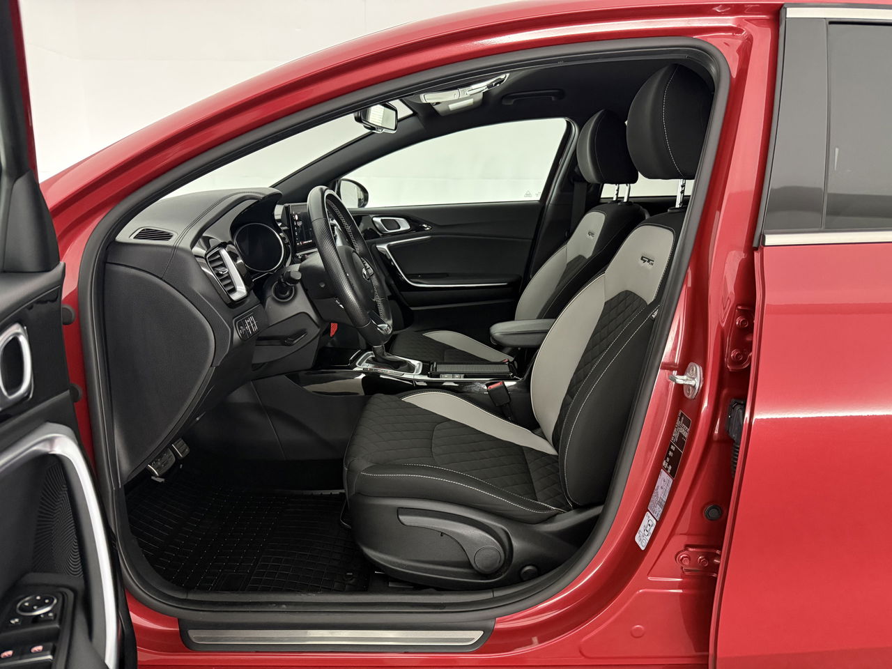 Kia ProCeed 1.4 T-GDI 140PK GT-Line | Camera | LED | Carplay | Virtual Cockpit | Cruisecontrol | Navigatie | Parkeersensoren