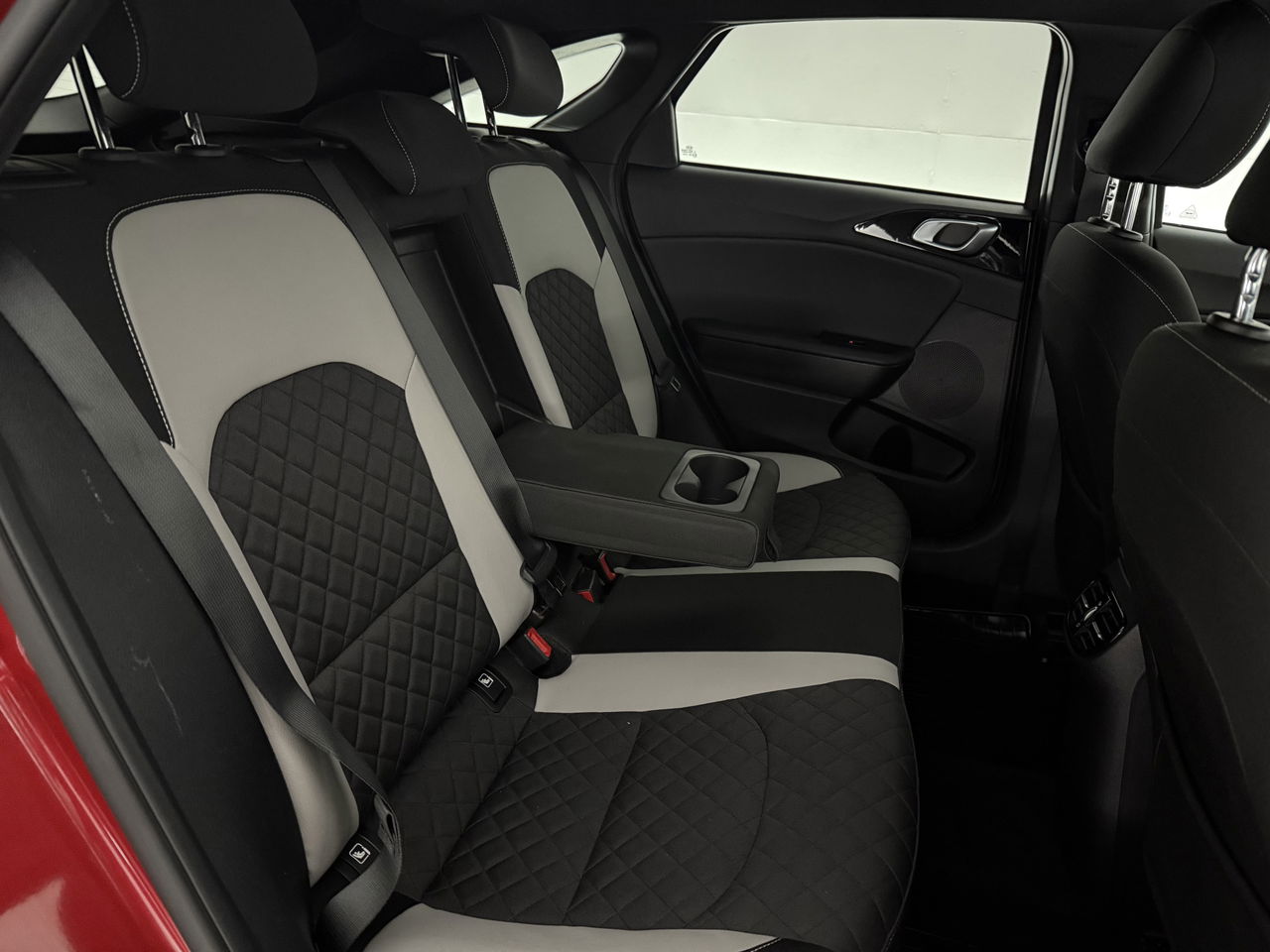Kia ProCeed 1.4 T-GDI 140PK GT-Line | Camera | LED | Carplay | Virtual Cockpit | Cruisecontrol | Navigatie | Parkeersensoren