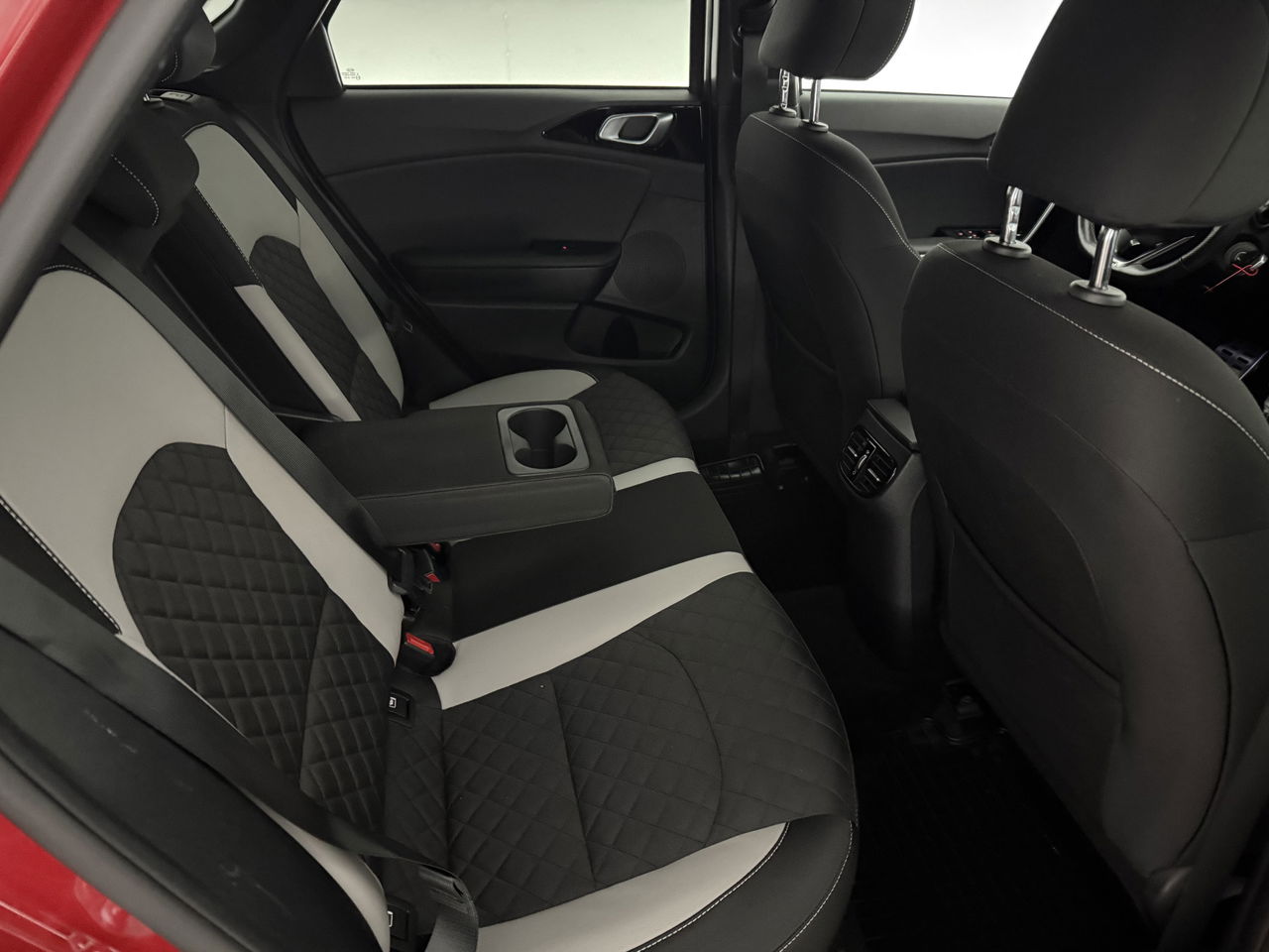 Kia ProCeed 1.4 T-GDI 140PK GT-Line | Camera | LED | Carplay | Virtual Cockpit | Cruisecontrol | Navigatie | Parkeersensoren