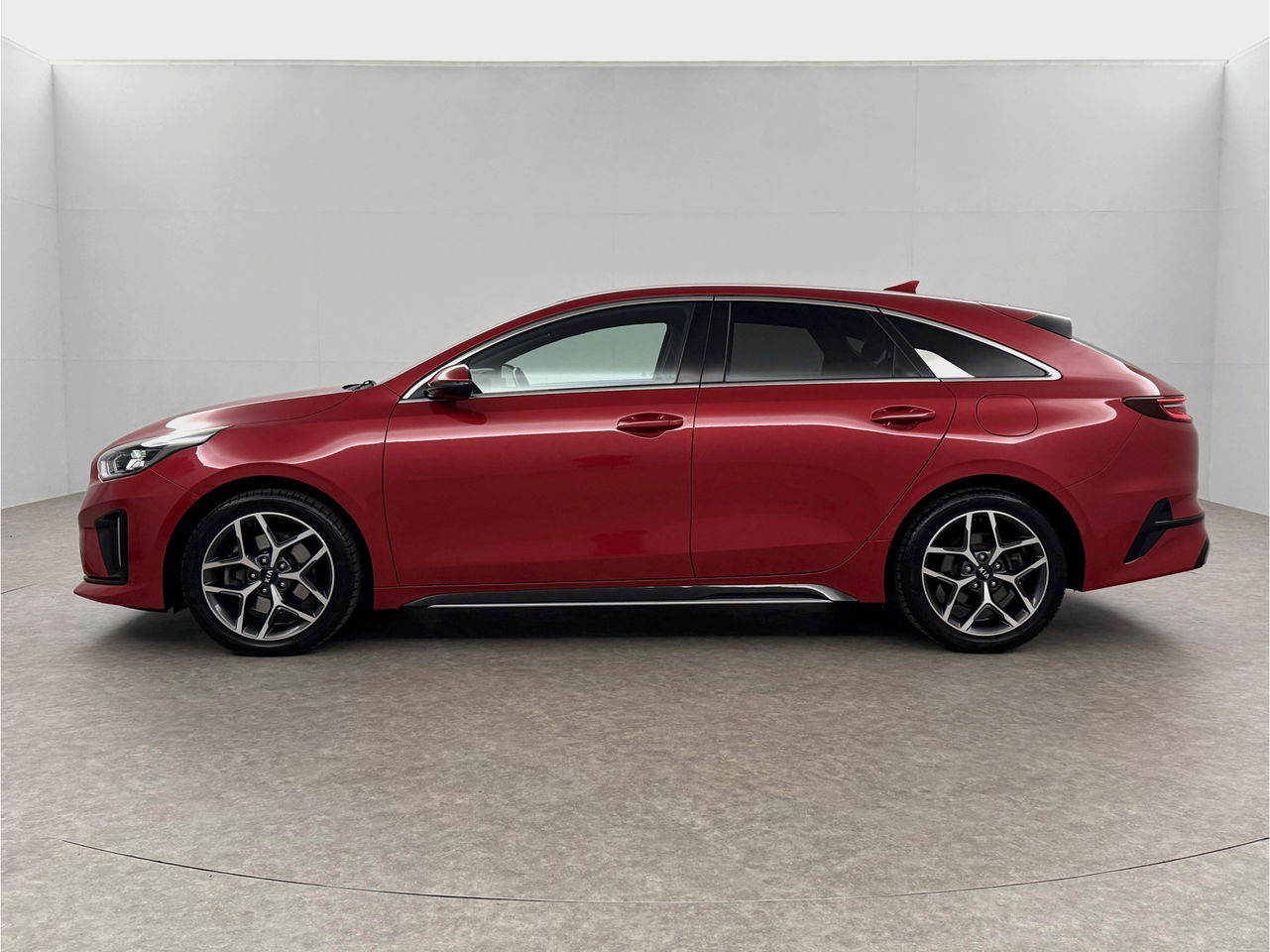 Kia ProCeed 1.4 T-GDI 140PK GT-Line | Camera | LED | Carplay | Virtual Cockpit | Cruisecontrol | Navigatie | Parkeersensoren