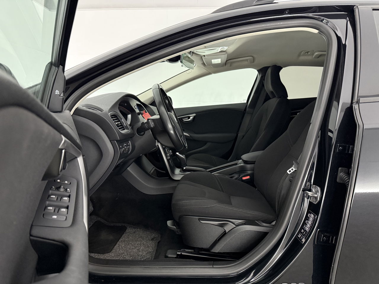 Volvo V40 1.6 T4 Cross Country | 180PK | Airco | Cruise | Navigatie | Parkeersensoren | 16"LMV