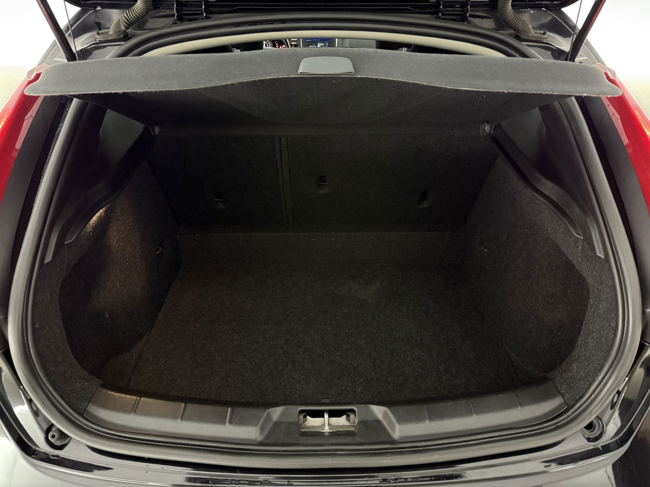 Volvo V40 1.6 T4 Cross Country | 180PK | Airco | Cruise | Navigatie | Parkeersensoren | 16"LMV