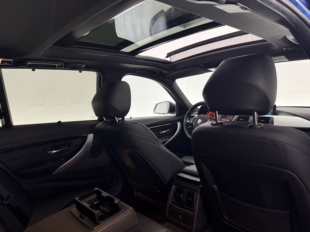 BMW 3-serie 320d High Executive 191PK M-Sport | Panoramadak | LED | Cruisecontrol | Navigatie | Parkeersens. | 19"LMV