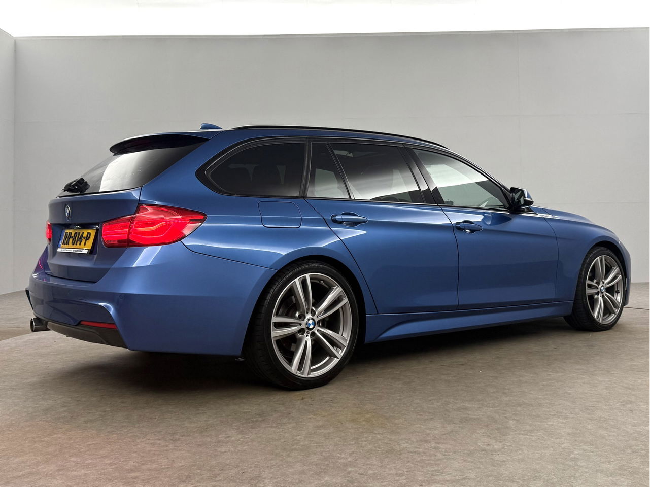 BMW 3-serie 320d High Executive 191PK M-Sport | Panoramadak | LED | Cruisecontrol | Navigatie | Parkeersens. | 19"LMV
