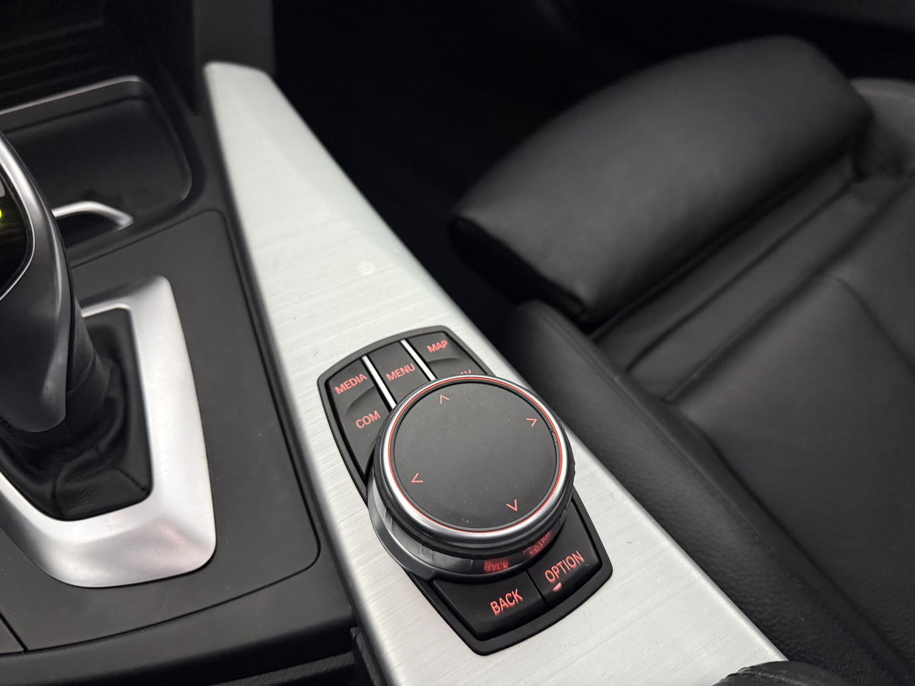 BMW 3-serie 320d High Executive 191PK M-Sport | Panoramadak | LED | Cruisecontrol | Navigatie | Parkeersens. | 19"LMV