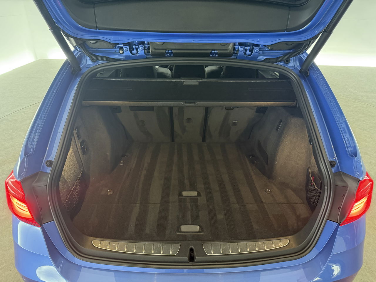 BMW 3-serie 320d High Executive 191PK M-Sport | Panoramadak | LED | Cruisecontrol | Navigatie | Parkeersens. | 19"LMV