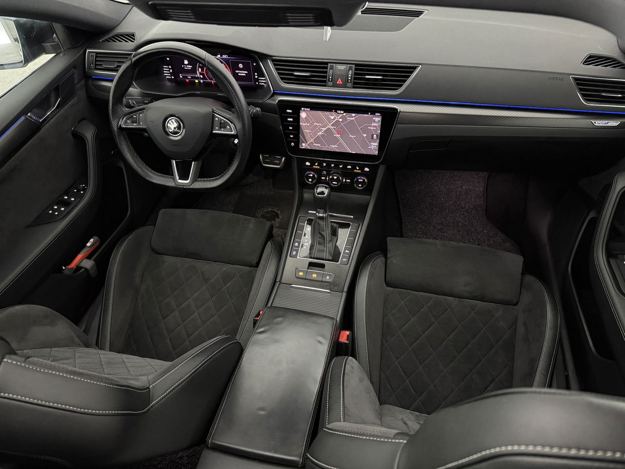 Škoda Superb 1.5 TSI 150PK ACT Sportline Business Pano LED Sfeer Trekaak Virtual Camera Carplay Memory Clima Cruise Navi PDC 19''LMV