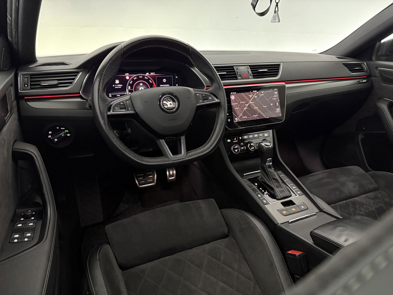 Škoda Superb 1.5 TSI 150PK ACT Sportline Business Pano LED Sfeer Trekaak Virtual Camera Carplay Memory Clima Cruise Navi PDC 19''LMV