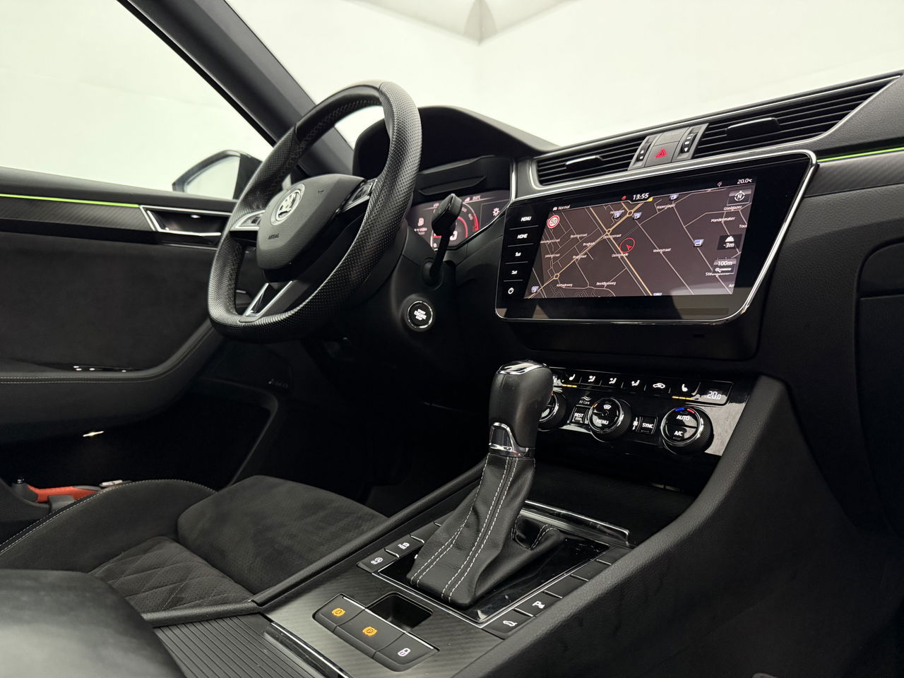 Škoda Superb 1.5 TSI 150PK ACT Sportline Business Pano LED Sfeer Trekaak Virtual Camera Carplay Memory Clima Cruise Navi PDC 19''LMV