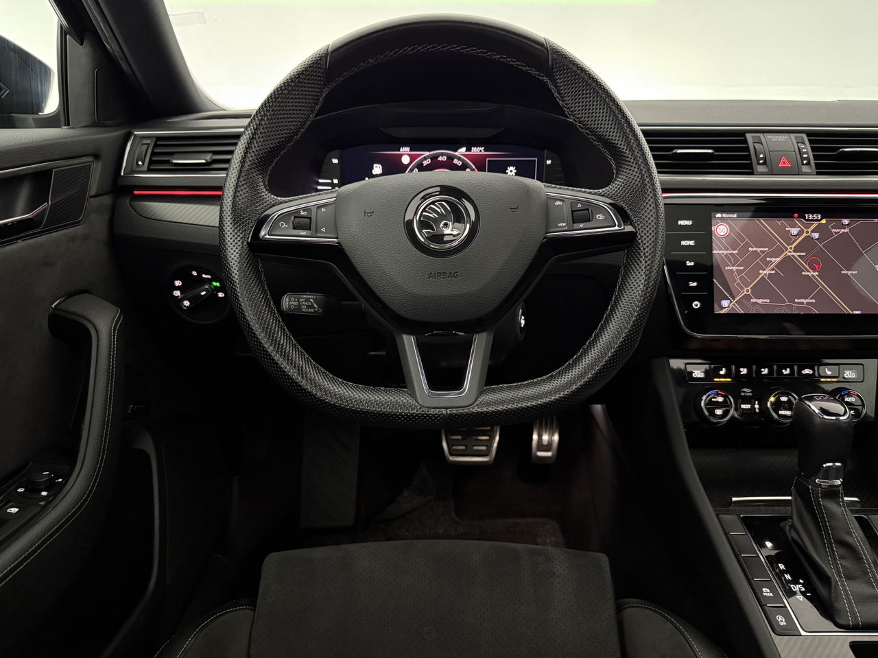 Škoda Superb 1.5 TSI 150PK ACT Sportline Business Pano LED Sfeer Trekaak Virtual Camera Carplay Memory Clima Cruise Navi PDC 19''LMV
