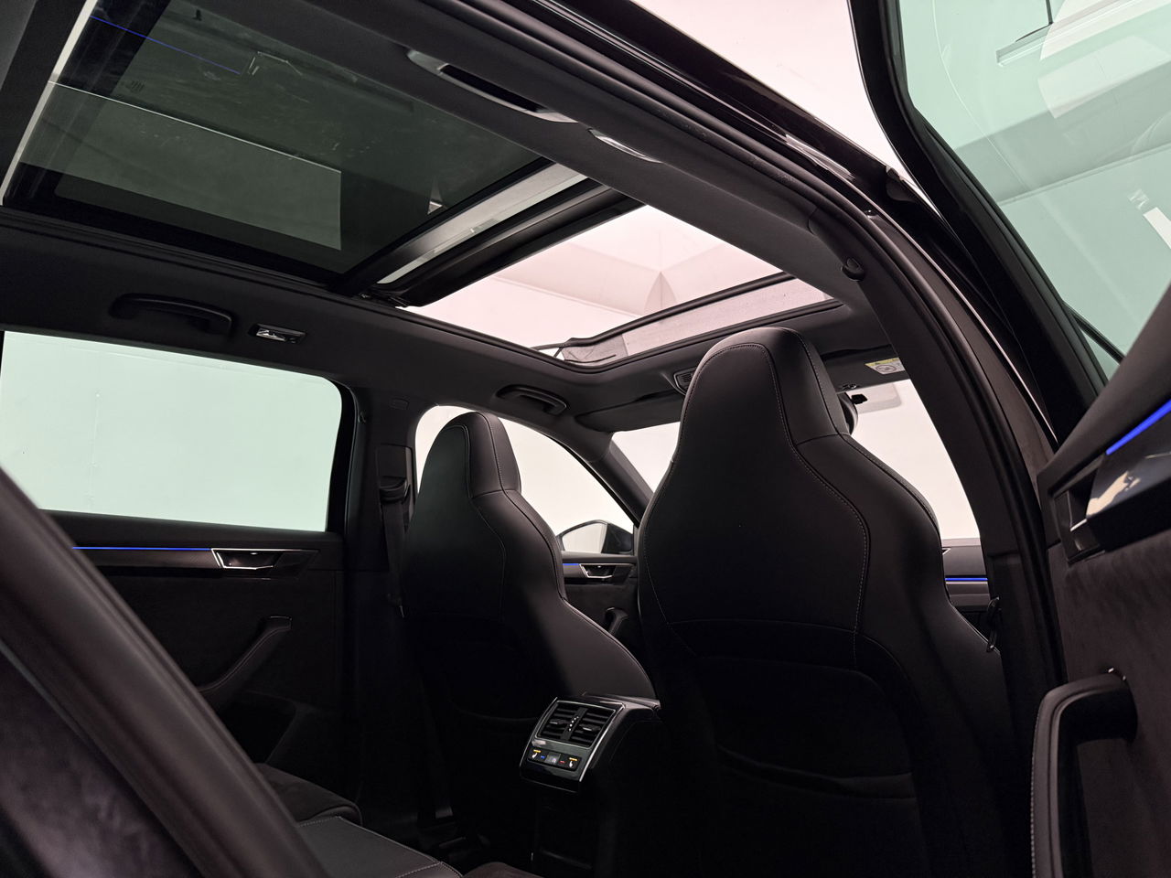 Škoda Superb 1.5 TSI 150PK ACT Sportline Business Pano LED Sfeer Trekaak Virtual Camera Carplay Memory Clima Cruise Navi PDC 19''LMV