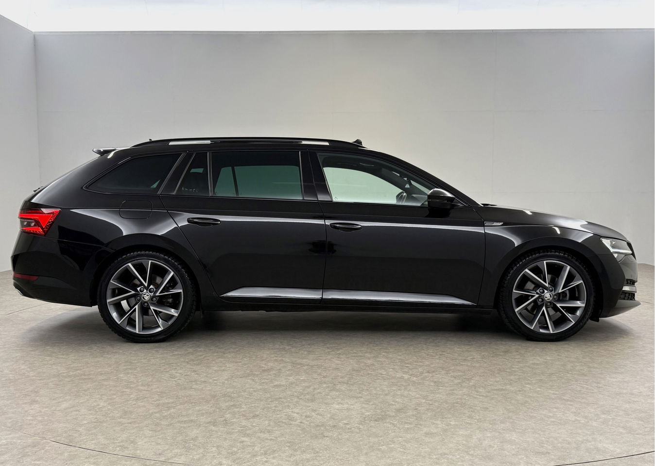 Škoda Superb 1.5 TSI 150PK ACT Sportline Business Pano LED Sfeer Trekaak Virtual Camera Carplay Memory Clima Cruise Navi PDC 19''LMV