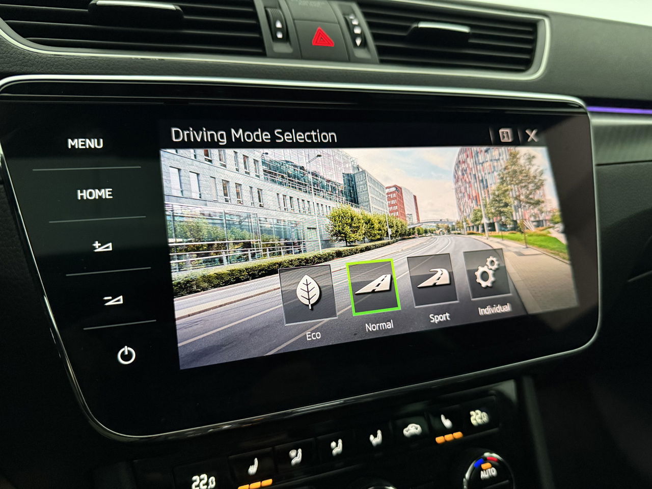 Škoda Superb 1.5 TSI 150PK ACT Sportline Business Pano LED Sfeer Trekaak Virtual Camera Carplay Memory Clima Cruise Navi PDC 19''LMV