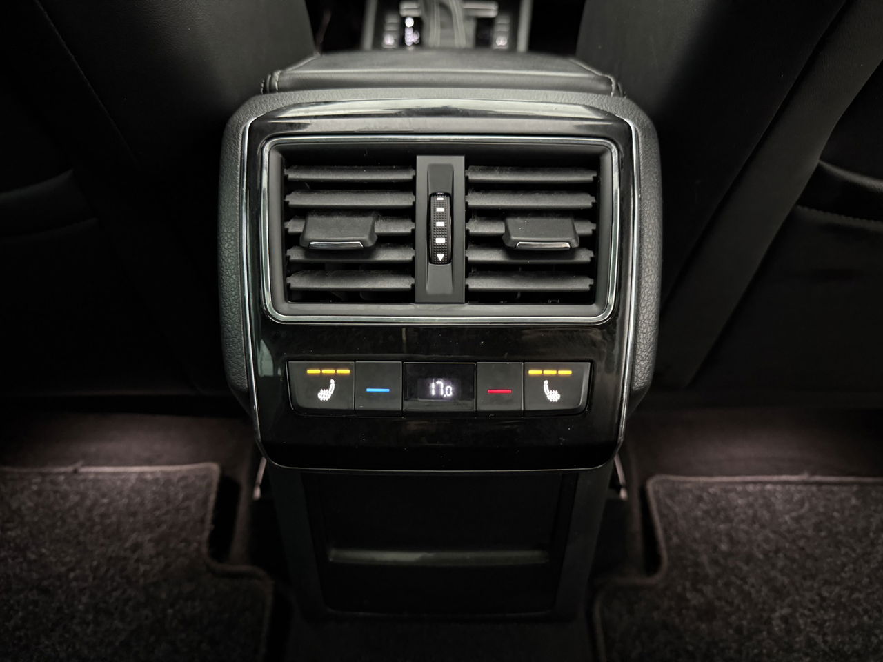 Škoda Superb 1.5 TSI 150PK ACT Sportline Business Pano LED Sfeer Trekaak Virtual Camera Carplay Memory Clima Cruise Navi PDC 19''LMV