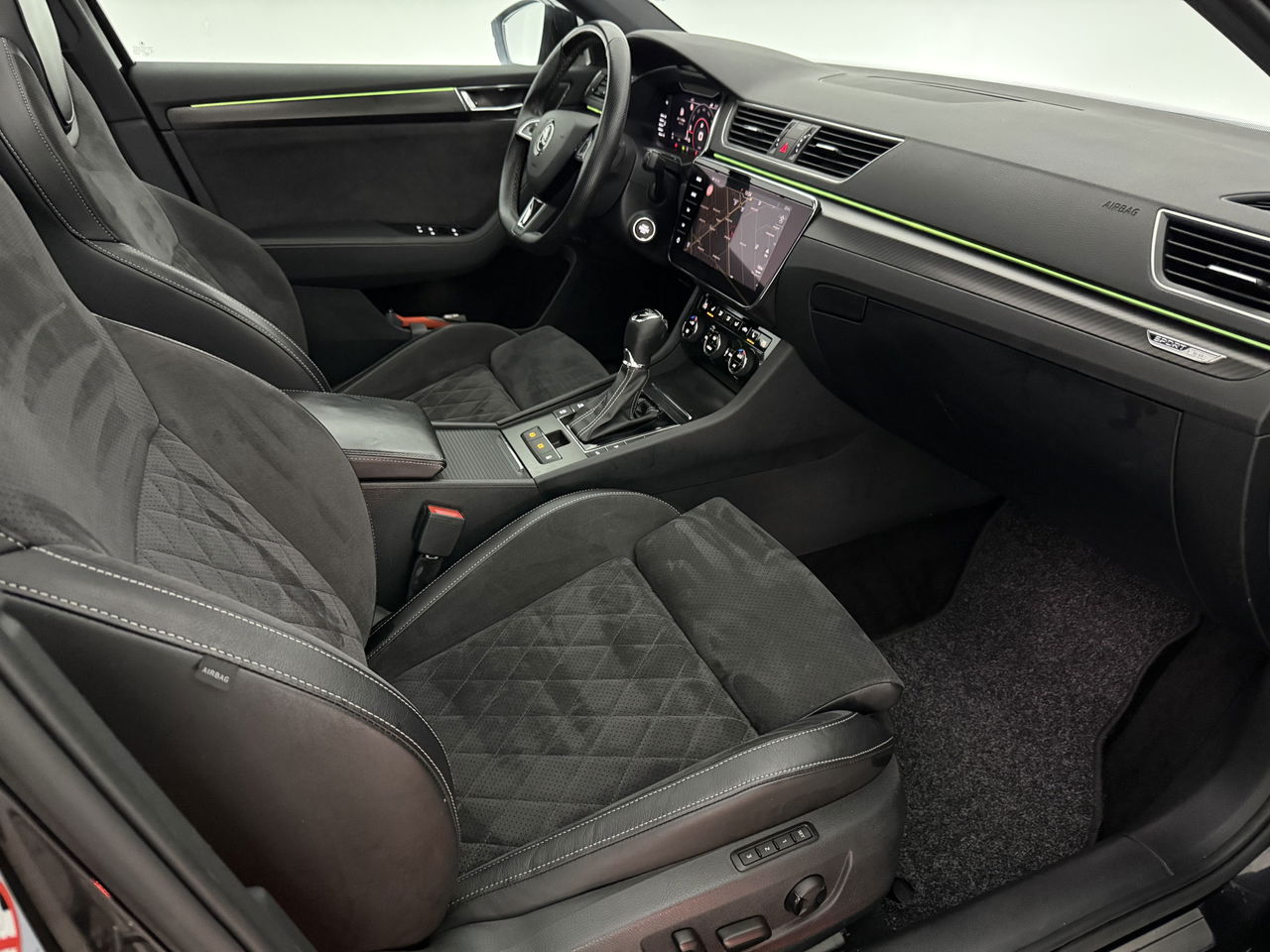 Škoda Superb 1.5 TSI 150PK ACT Sportline Business Pano LED Sfeer Trekaak Virtual Camera Carplay Memory Clima Cruise Navi PDC 19''LMV