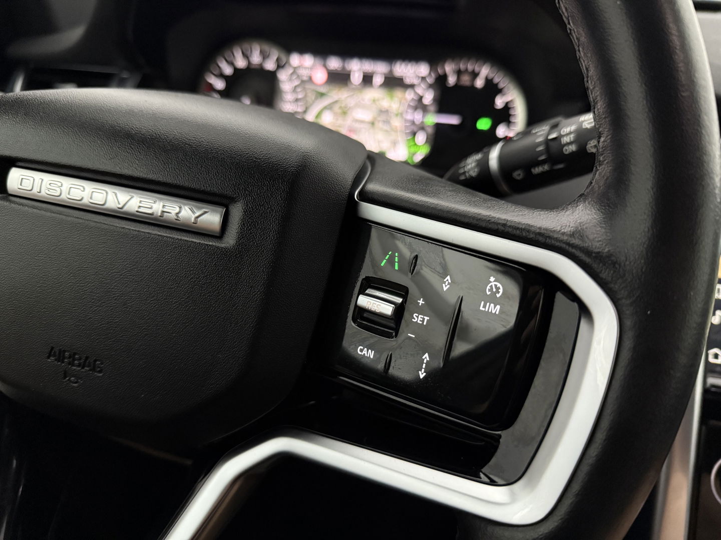 Land Rover Discovery Sport P300e 1.5 R-Dynamic HSE 254PK l Pano l Memory l 360° l Dodehoek l Carplay l Clima l Leder l LED l Trekh. l Virtual l Navi l Parkeersens.