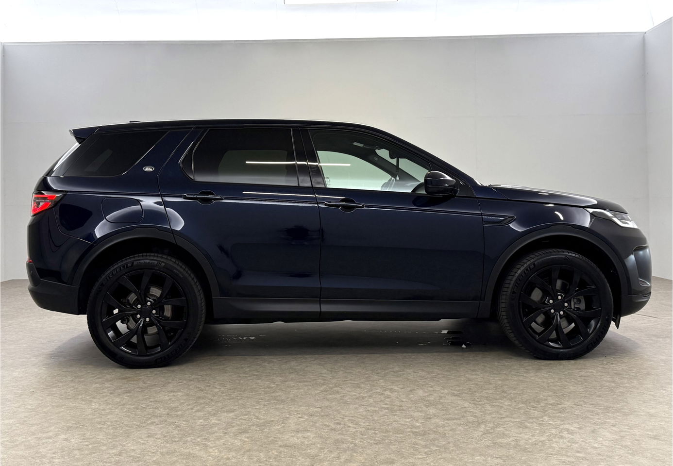 Land Rover Discovery Sport P300e 1.5 R-Dynamic HSE 254PK Pano Memory ACC Camera Carplay Clima Leder LED Trekhaak Virtual Navi PDC 20"LMV