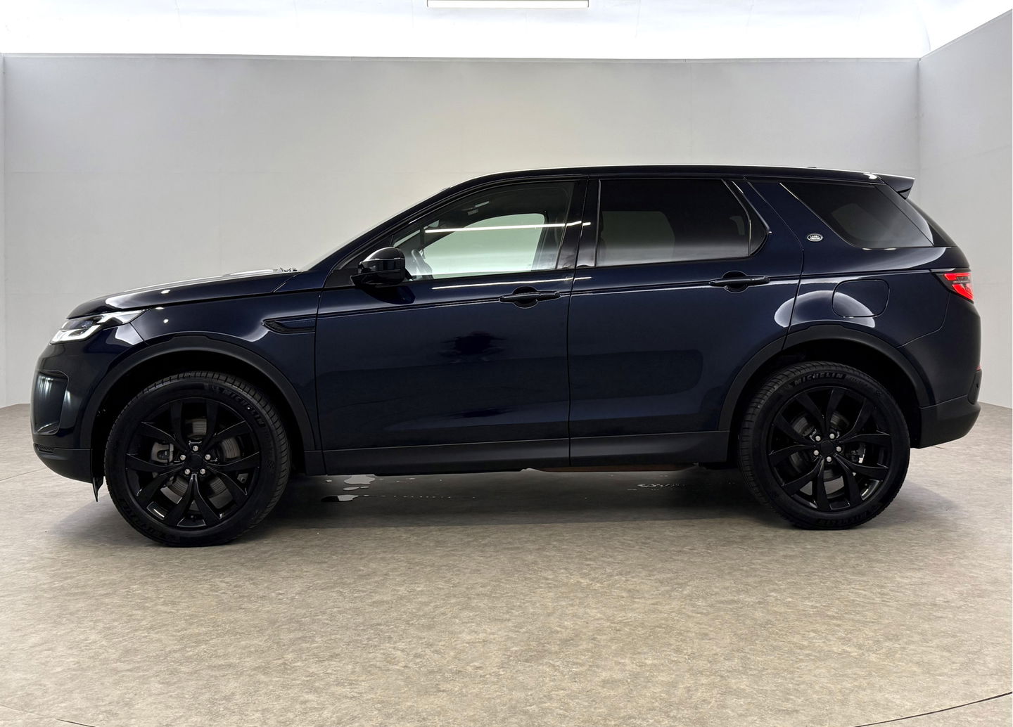 Land Rover Discovery Sport P300e 1.5 R-Dynamic HSE 254PK l Pano l Memory l 360° l Dodehoek l Carplay l Clima l Leder l LED l Trekh. l Virtual l Navi l Parkeersens.