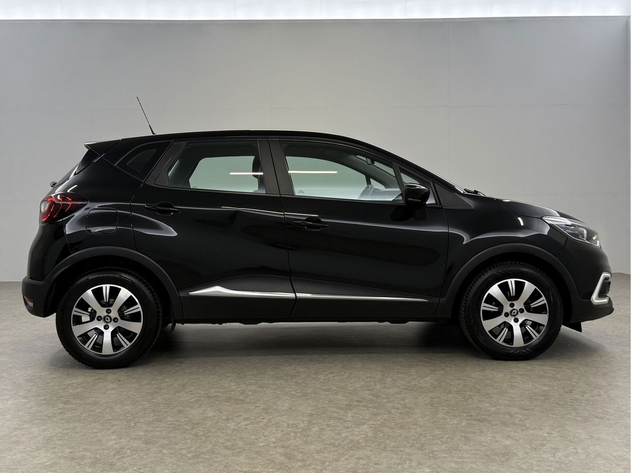 Renault Captur 0.9 TCe Limited | Cruise | LED | Parkeersens. | Clima | 16"LMV