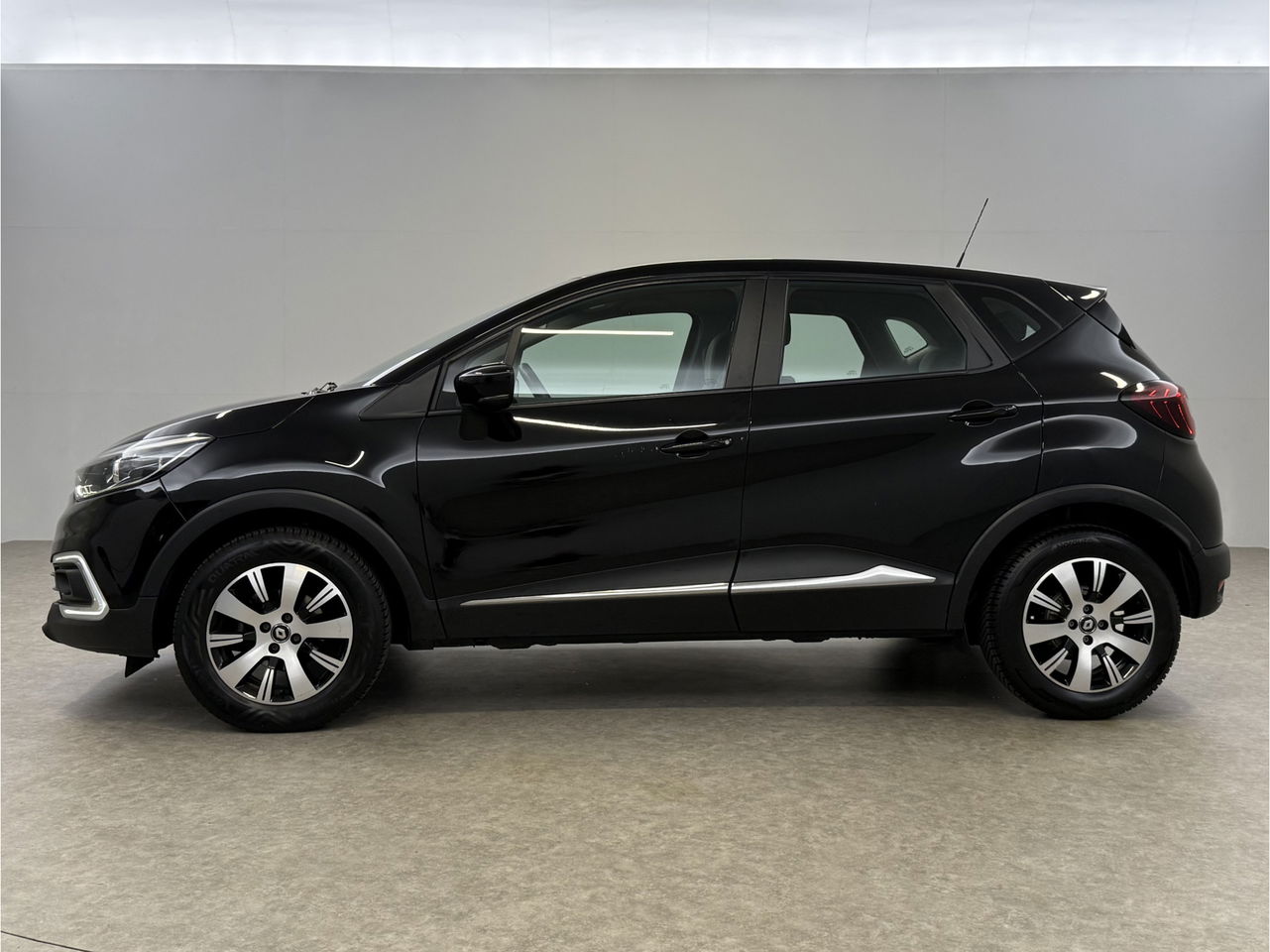 Renault Captur 0.9 TCe Limited | Cruise | LED | Parkeersens. | Clima | 16"LMV