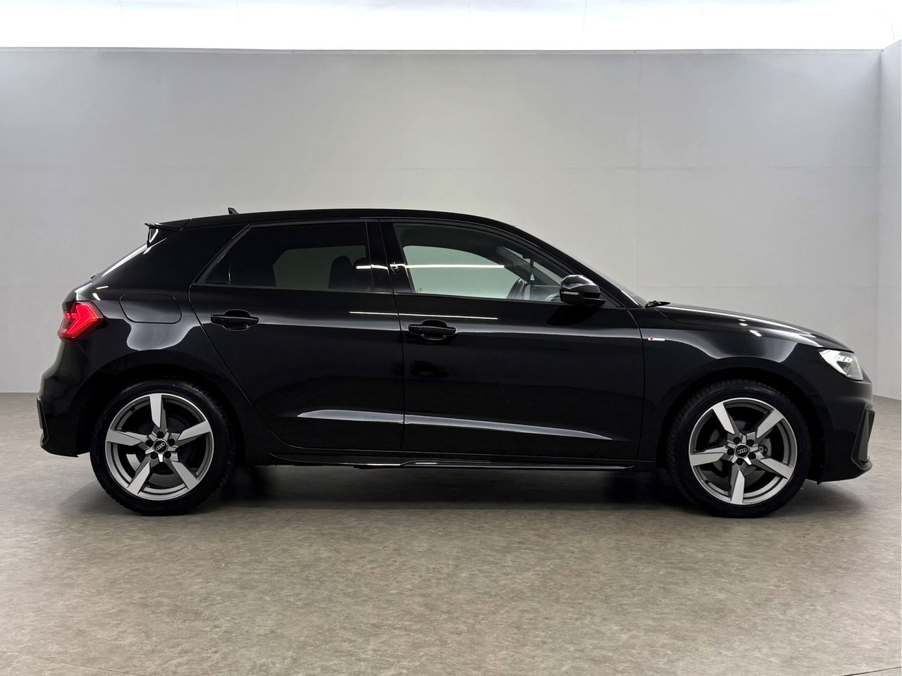 Audi A1 25 TFSI S-line | Virutal | Carplay | Cruise | Parkeersens. | LED | NAP