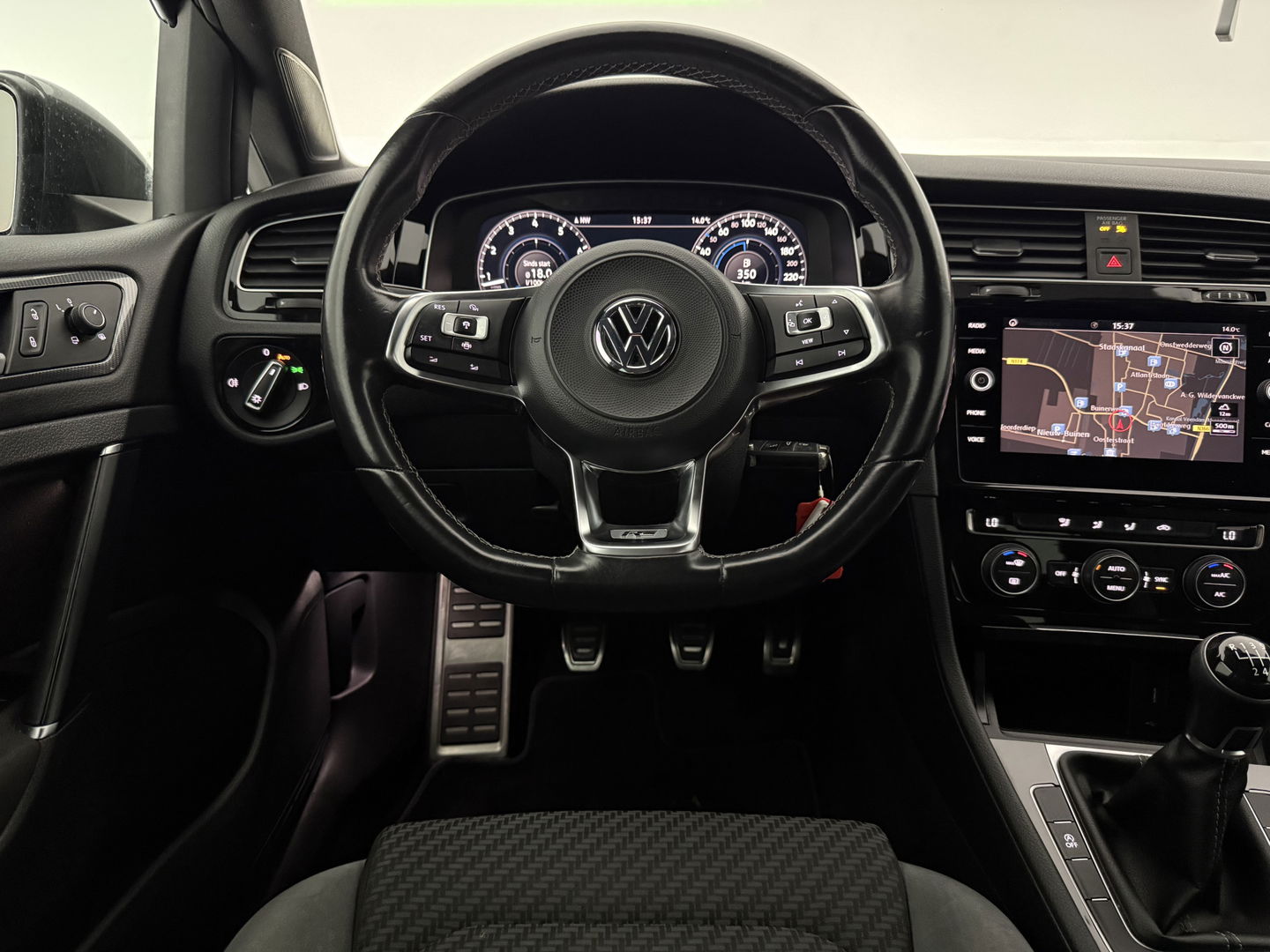 Volkswagen Golf 1.5 TSI 150PK R-line | Camera | Carplay | Adaptive Cruise | Virtual | LED | Parkeersens.