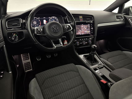 Volkswagen Golf 1.5 TSI 150PK R-line | Camera | Carplay | Adaptive Cruise | Virtual | LED | Parkeersens.